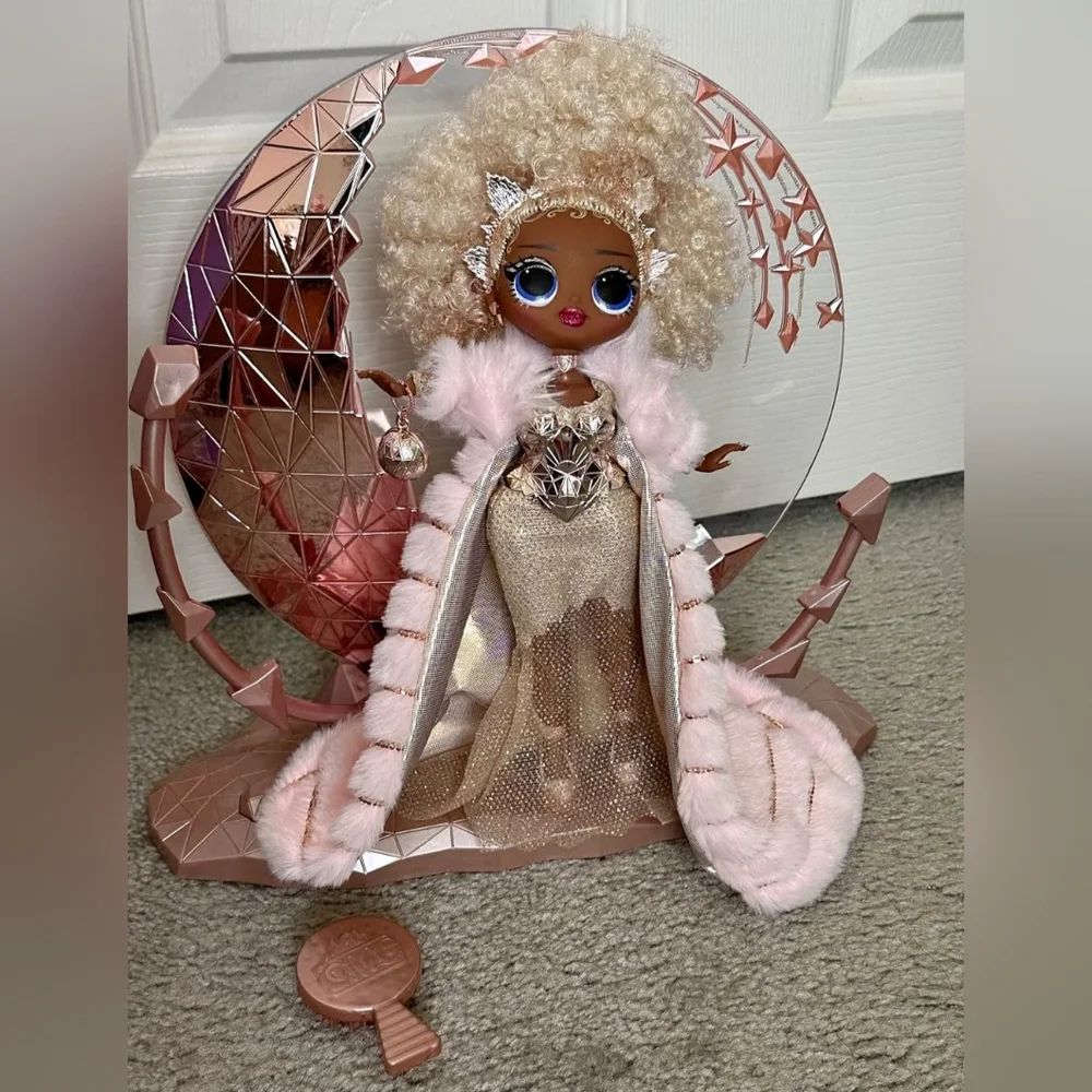 LOL Surprise Holiday OMG 2021 Collector NYE Queen Fashion Doll with Gold
